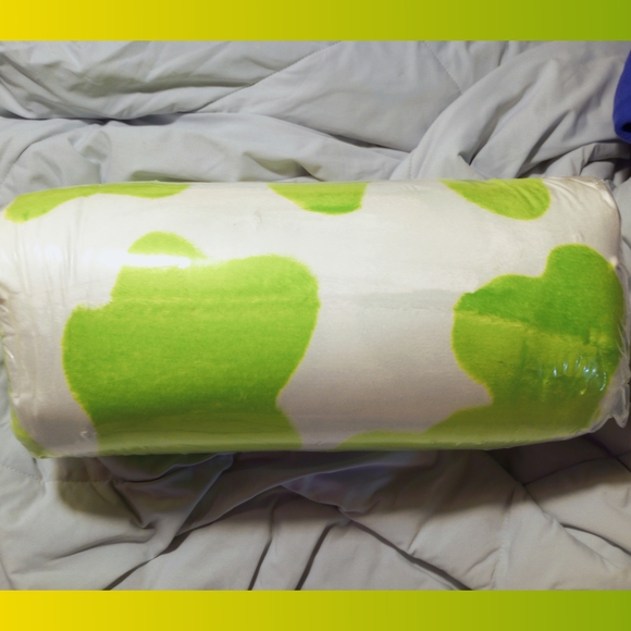 King Size Green and White Giraffe Or Cow  Print Blanket - Picture 4 of 5